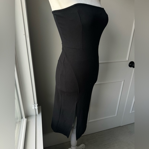 Black Sleeveless Bodycon Dress With Slit - Picture 3 of 5